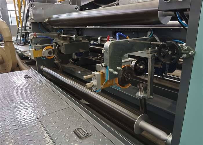 Kapasitas 200 - 400 Kg/Hr Mesin Laminasi Lapisan Ekstrusi Max. Kecepatan Lapisan 200 M/Min