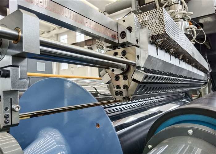 Kapasitas 200 - 400 Kg/Hr Mesin Laminasi Lapisan Ekstrusi Max. Kecepatan Lapisan 200 M/Min