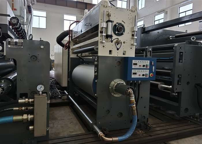 Kapasitas 200 - 400 Kg/Hr Mesin Laminasi Lapisan Ekstrusi Max. Kecepatan Lapisan 200 M/Min