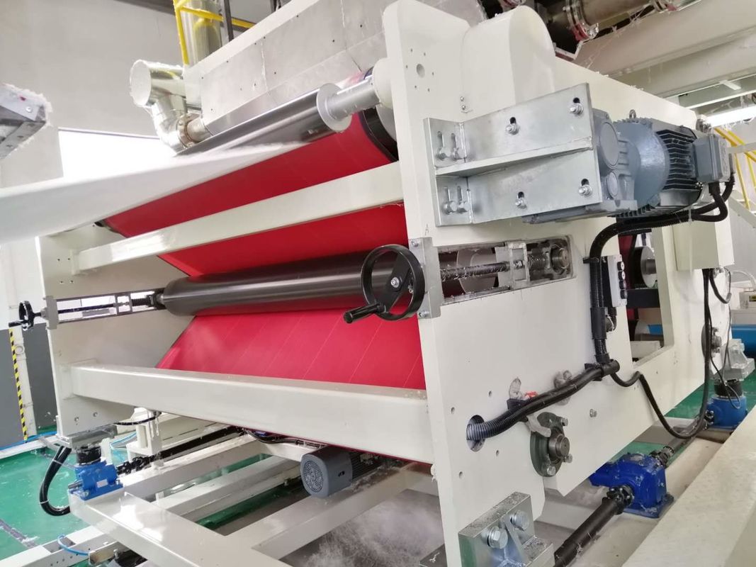 Vertikal Down Melt Blown Fabric Machine Menjaga Menstabilkan Kualitas Produk putih dan biru