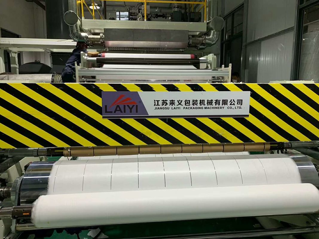 Vertikal Down Melt Blown Fabric Machine Menjaga Menstabilkan Kualitas Produk putih dan biru