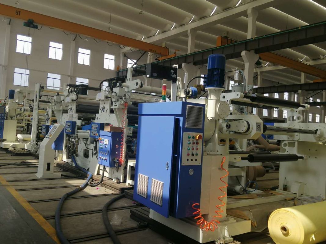 Unit Mesin Laminating Film Chill - Roll Otomatis Dengan Kontrol Suhu Yang Tepat Dalam Warna Putih dan Biru