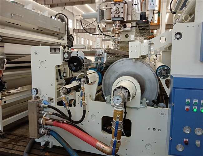 Kertas - Mesin Kemasan Kertas Plastik Mesin Laminating Otomatis Dengan Sistem Pendinginan Cepat Dalam Warna Putih Dan Biru